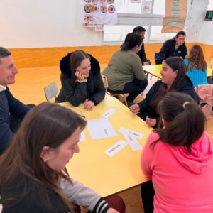 Un Estado presente en la Niñez: Educación cierra el ciclo de “Talleres de Crianza” en la zona sur