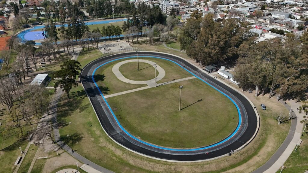 Vuelve el Velódromo: la ciudad recupera el histórico óvalo del Parque Municipal para la práctica del ciclismo