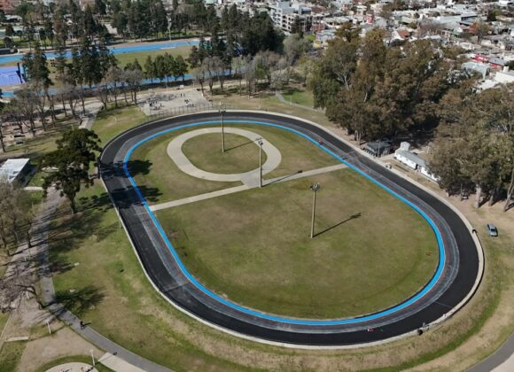 Vuelve el Velódromo: la ciudad recupera el histórico óvalo del Parque Municipal para la práctica del ciclismo
