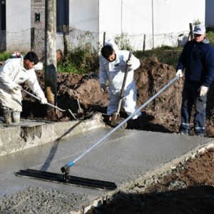 Obras en barrio Gutiérrez: avanza a buen ritmo el plan de pavimento en el sector de Paso entre Derqui y Antártida Argentina