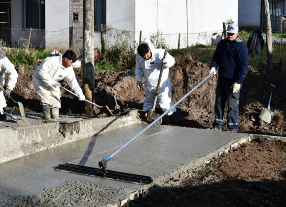 Obras en barrio Gutiérrez: avanza a buen ritmo el plan de pavimento en el sector de Paso entre Derqui y Antártida Argentina