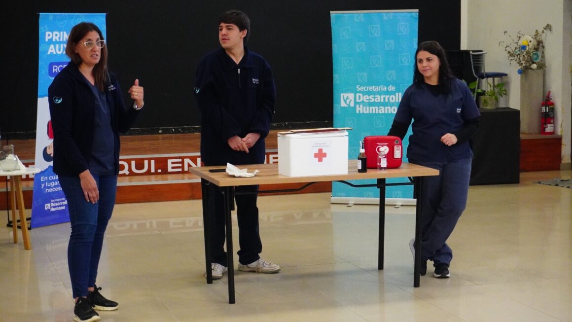 Capacitación sobre Primeros Auxilios en el Centro Cristiano Familiar