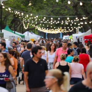 Un domingo con emprendedores, karaoke libre y “Octubre Rosa” en el Paseo de la Ciudad Un domingo con emprendedores, karaoke libre y “Octubre Rosa” en el Paseo de la Ciudad