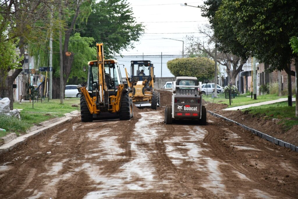 Obras en barrio Iturbide: moldeo de pavimento hormigón en la cuadra de Iturbide entre Falucho y San Lorenzo