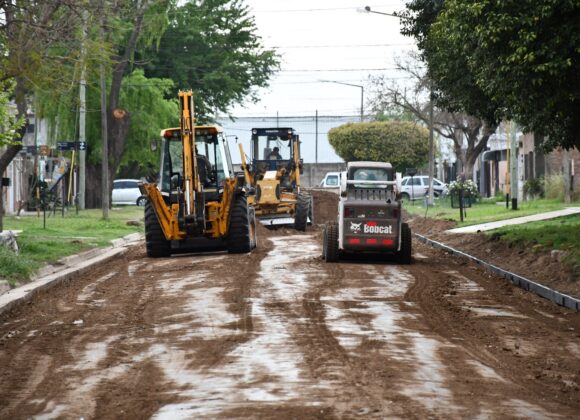 Obras en barrio Iturbide: moldeo de pavimento hormigón en la cuadra de Iturbide entre Falucho y San Lorenzo
