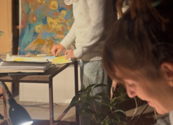 Mariana Berardi y Ana Lucía Carena presentan la muestra “Urdimbre, relatos Co-Creados” en la Casa Museo