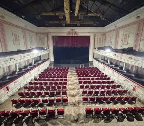 Intervención artística para celebrar el proyecto de reformas del histórico Teatro Verdi